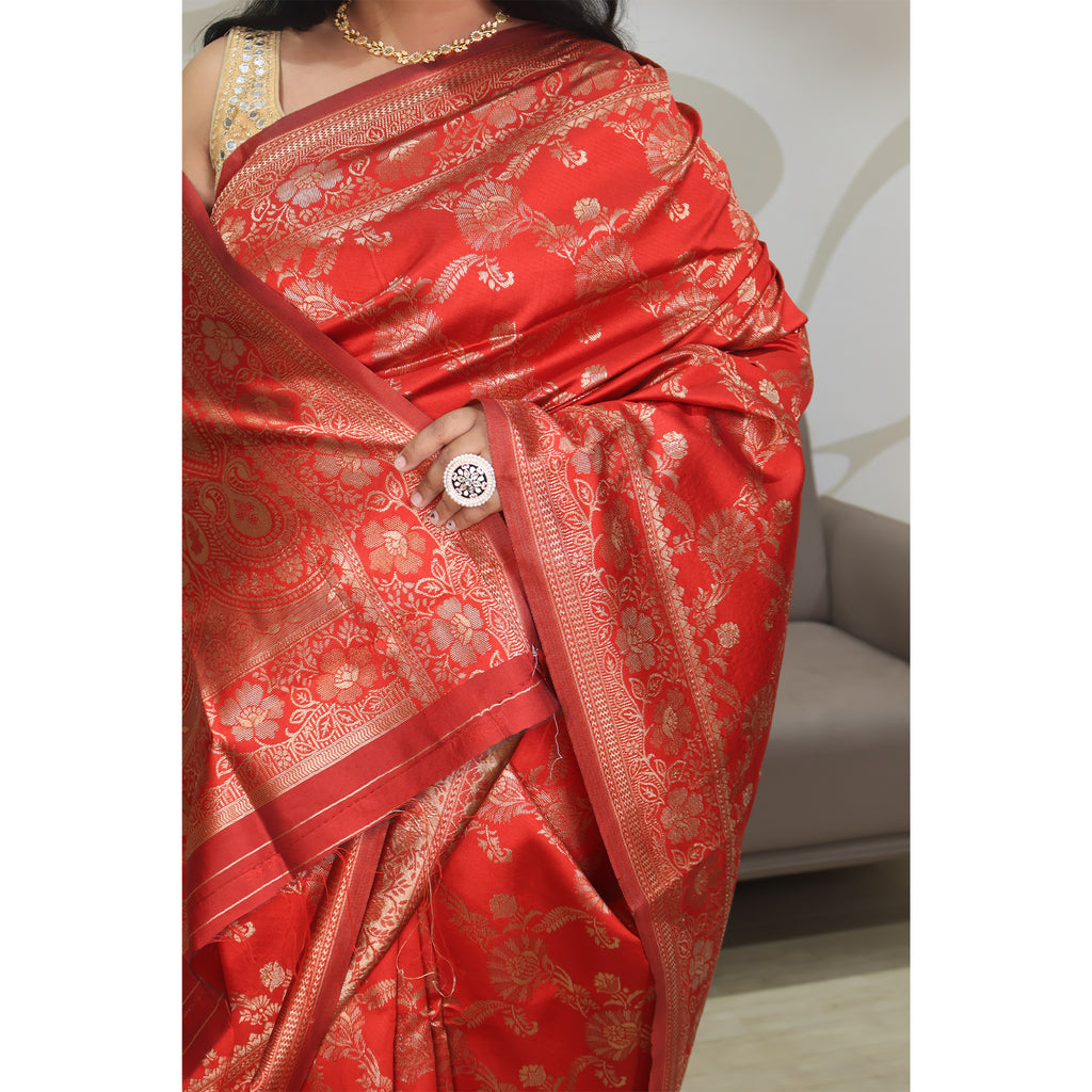 Amolika Sarees Luxury Deep Pink Banarasi Silk Saree With Gold Zari Detailing & Unstitched Blouse