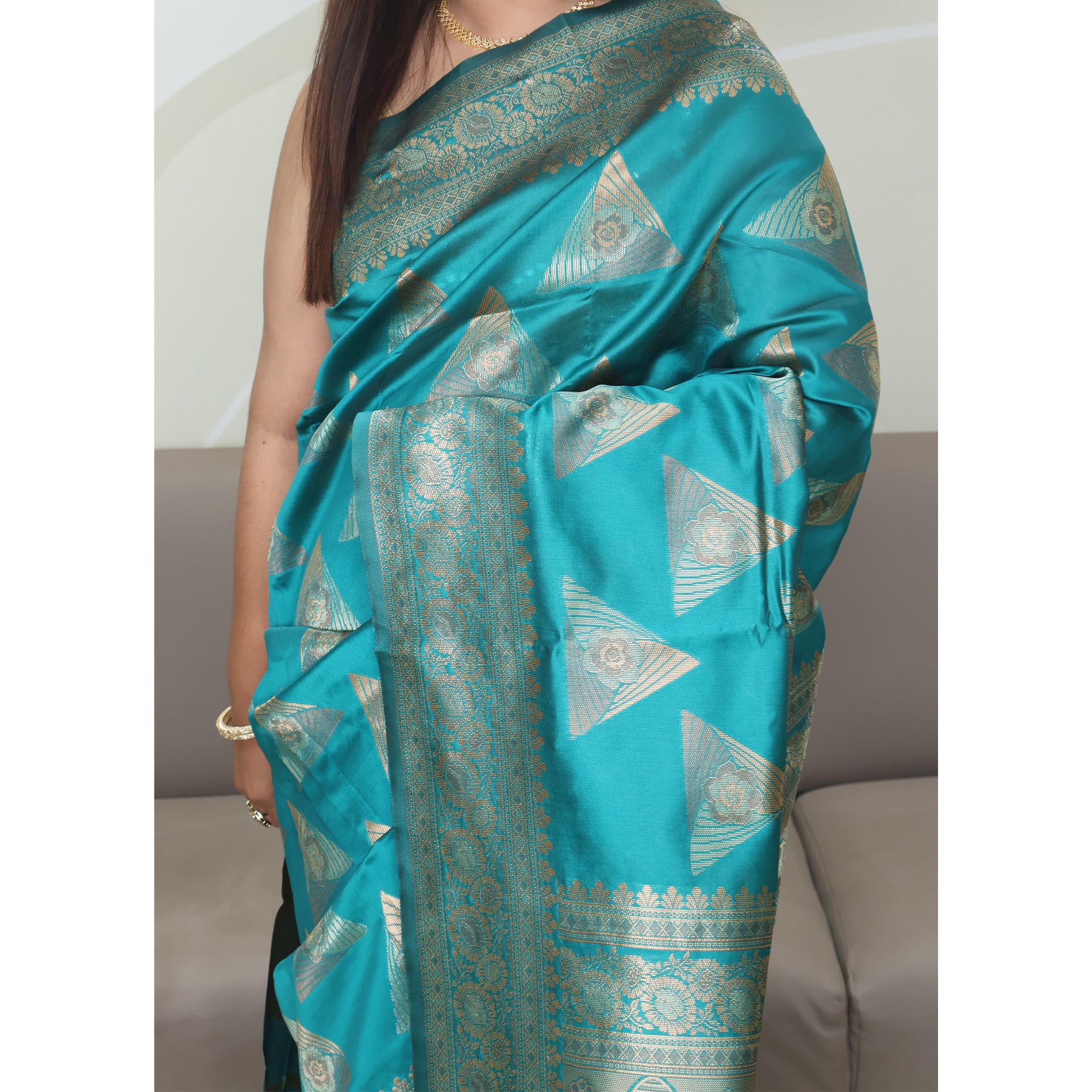 Amolika Sarees Sky Blue Banarasi Silk Saree With Exclusive Zari Pattern & Unstitched Blouse