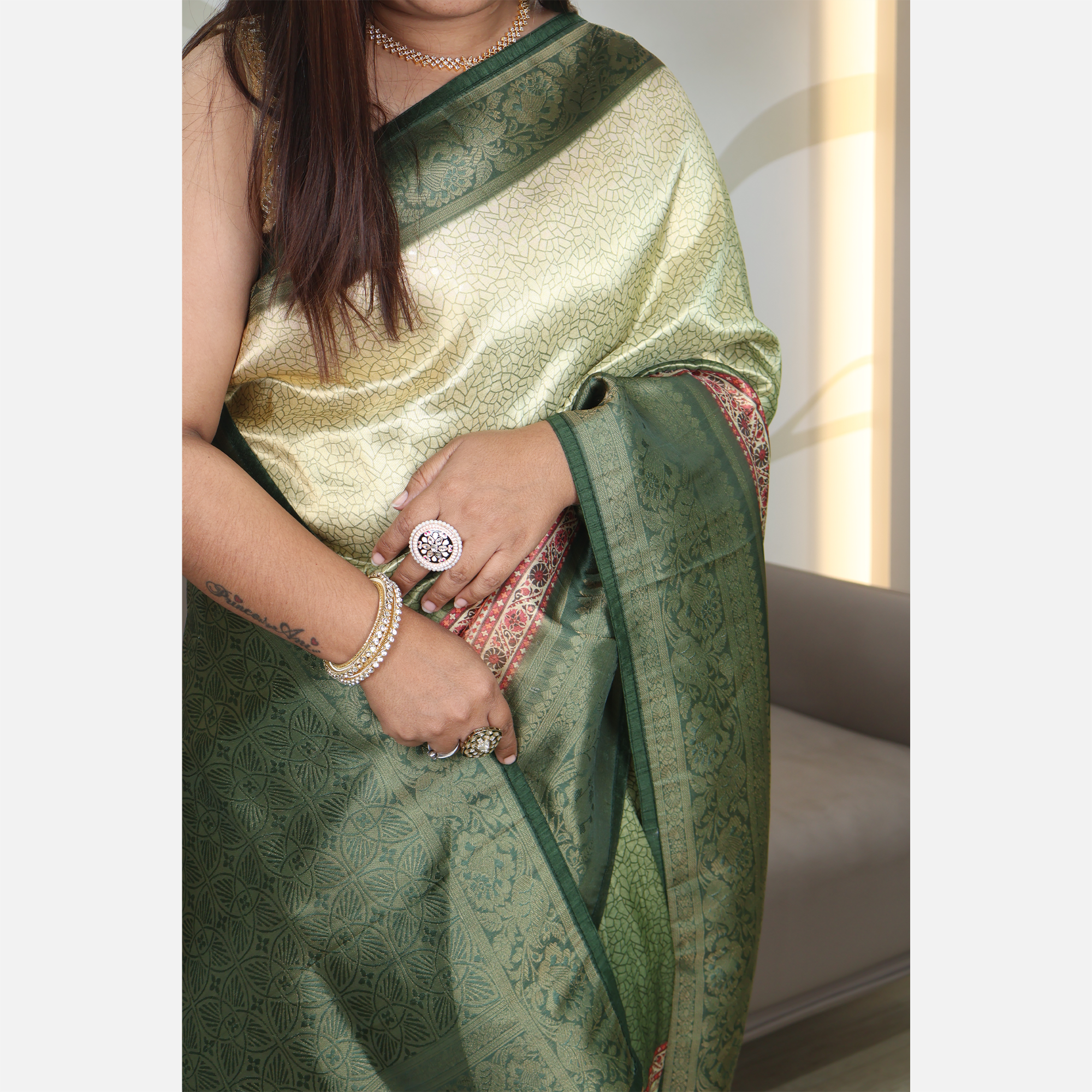 Amolika Sarees Graceful Green Soft Silk Saree With Elegant Digital Prints & Unstitched Blouse Piece