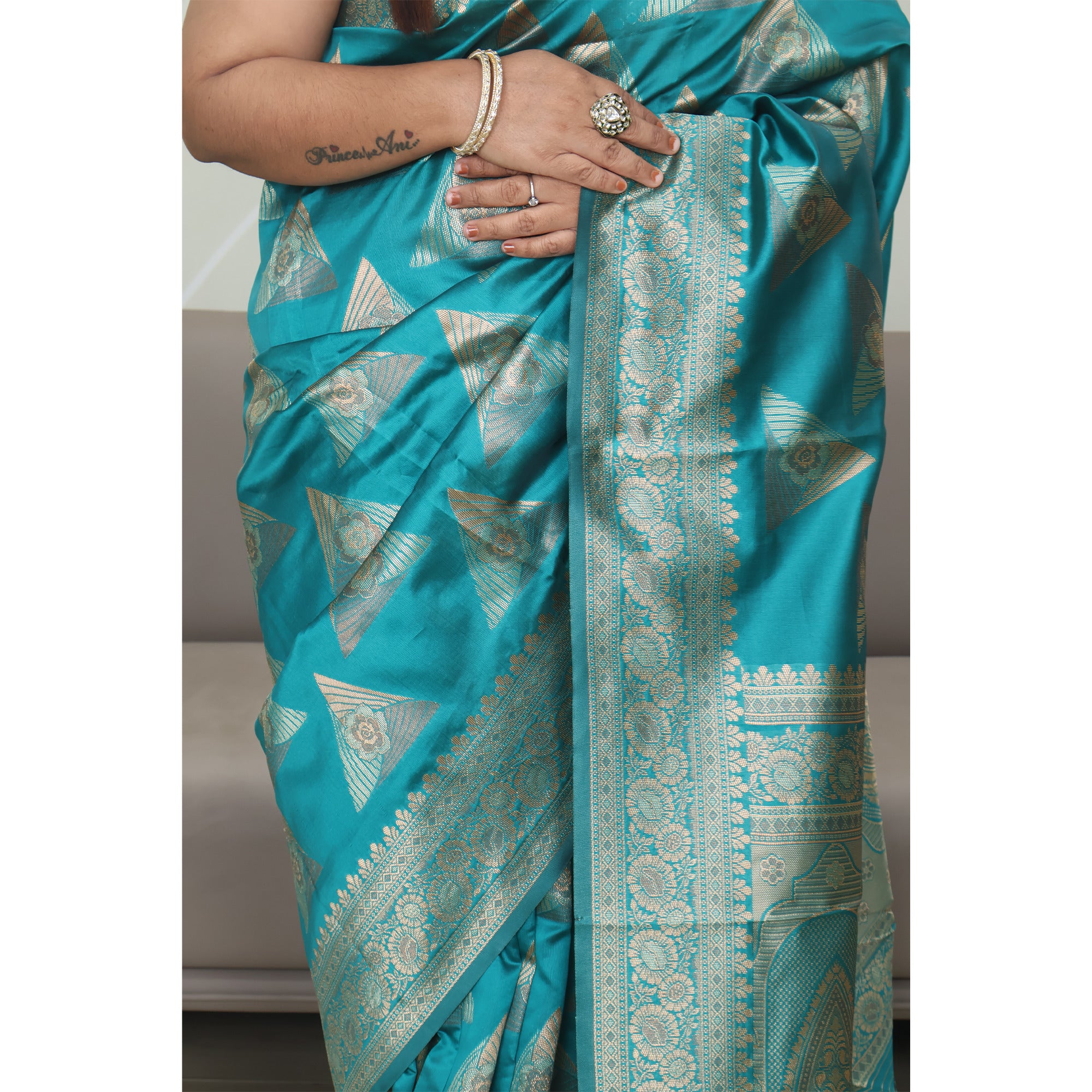Amolika Sarees Sky Blue Banarasi Silk Saree With Exclusive Zari Pattern & Unstitched Blouse