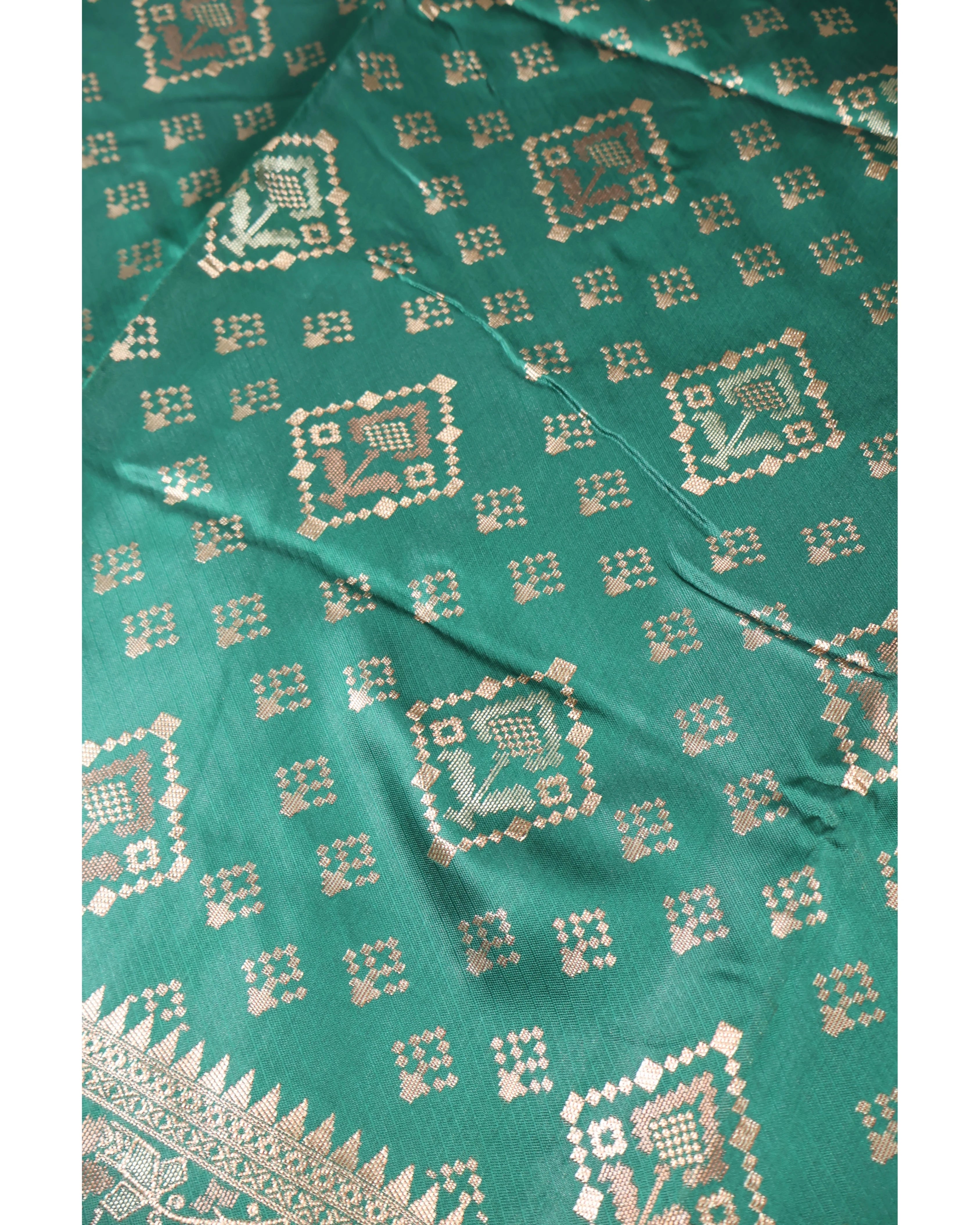 AMOLIKA Women's Banarasi Bottle Green Silk Saree With Unstitched Blouse Piece AM-1313