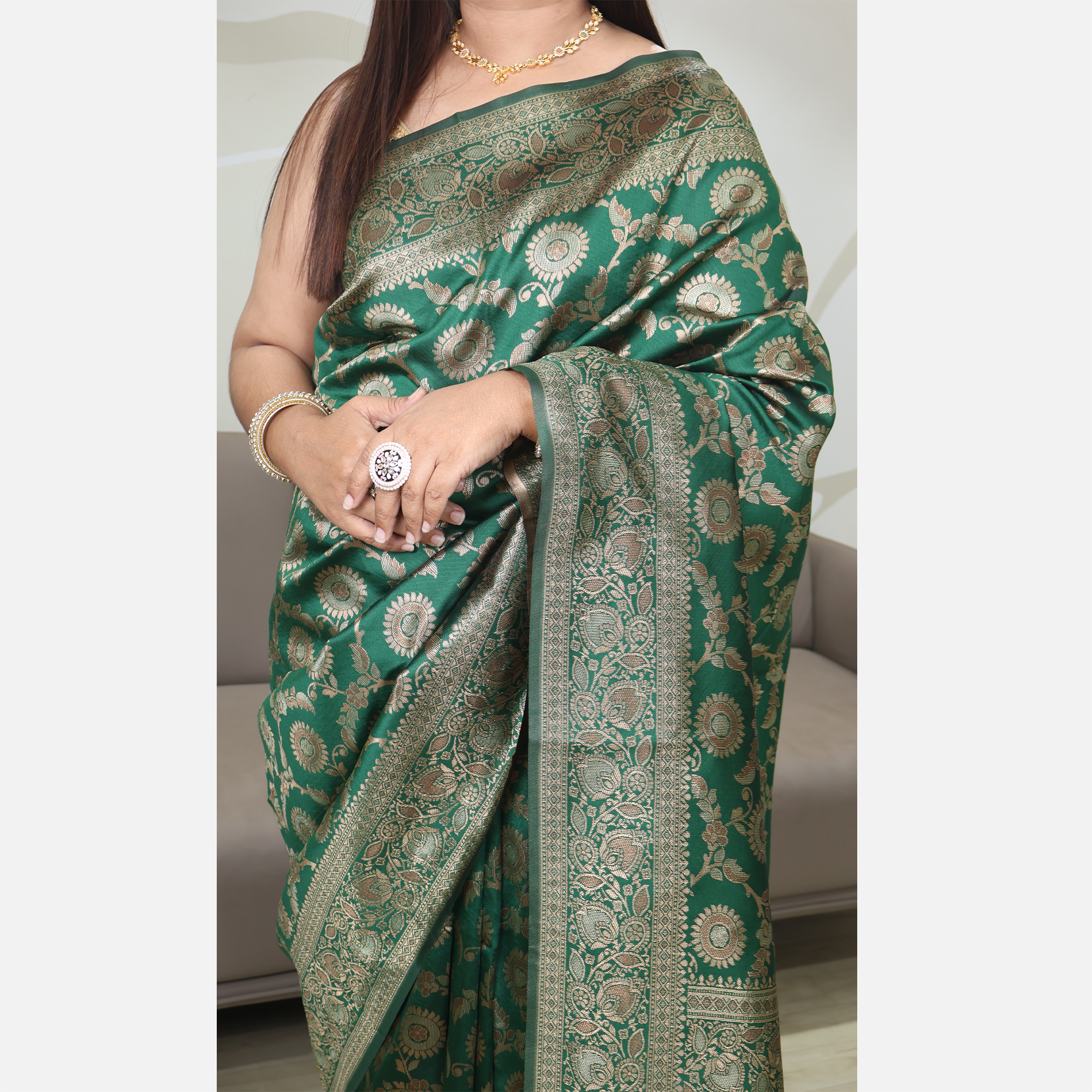 Amolika Sarees Bottle Green Pure Banarasi Silk Saree With Unstitched Blouse