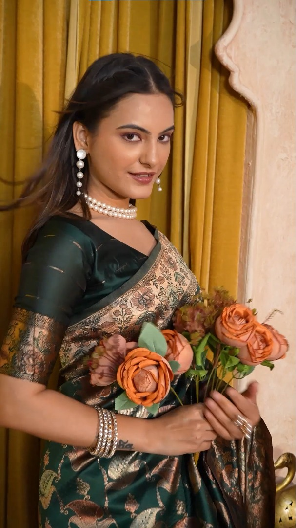 Amolika Emerald Green Magic Silk Saree Heavy Zari Border Wedding Festive Wear With Unstitched Blouse