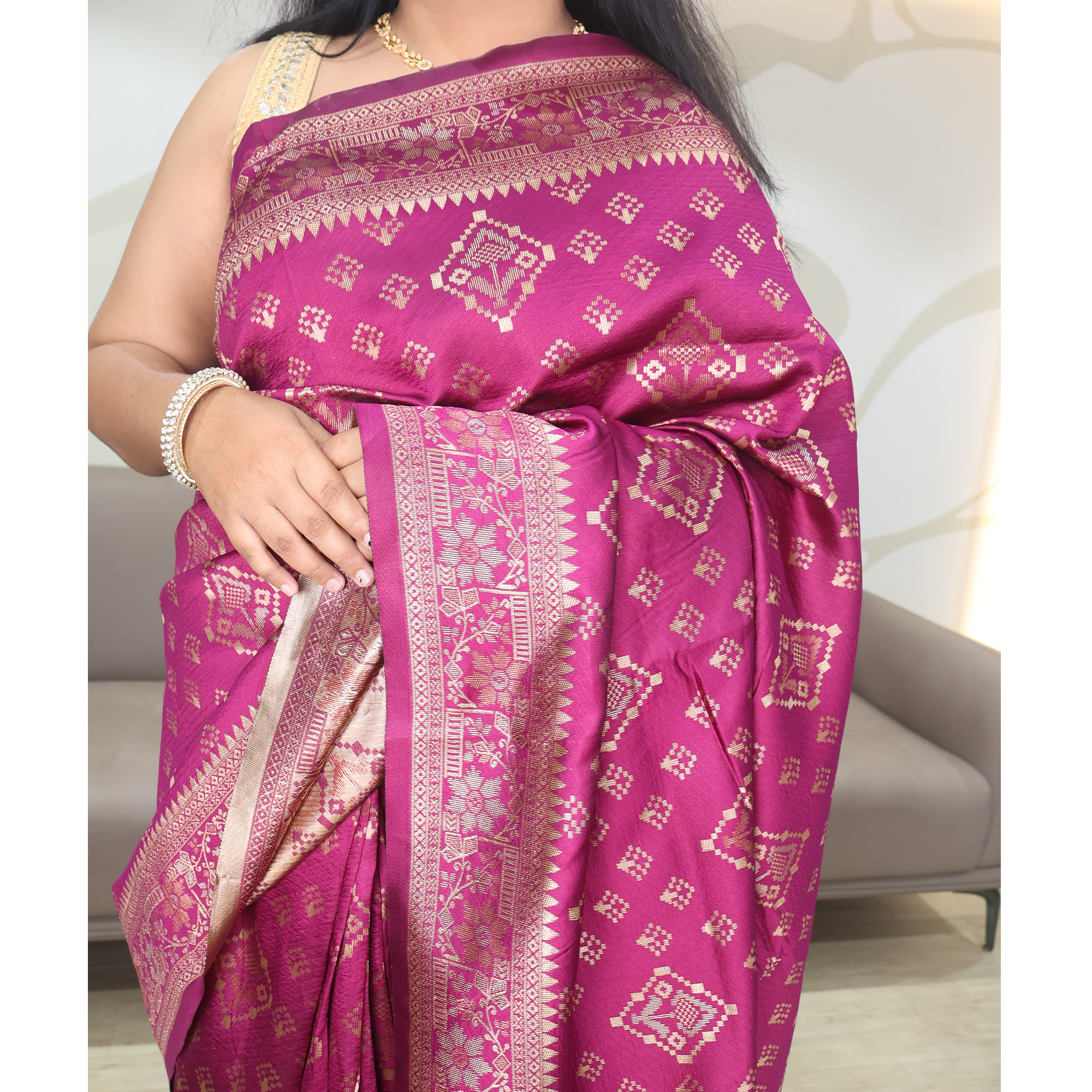 Amolika Sarees Wine Banarasi Silk Saree With Classic Zari Weaving & Unstitched Blouse