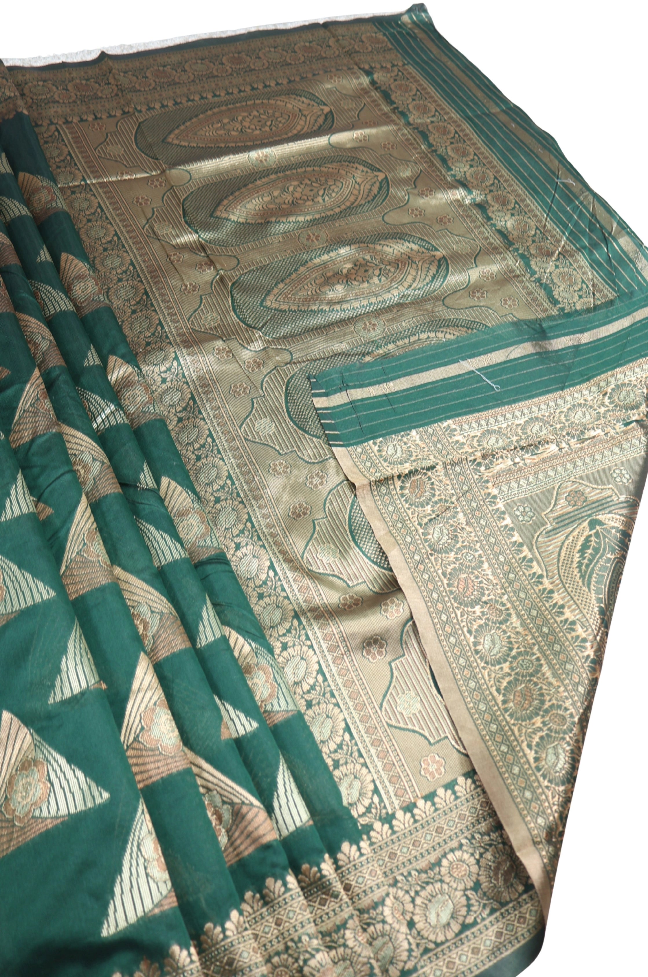 AMOLIKA Women's Banarasi Bottle Green Silk Saree With Unstitched Blouse Piece AM-1419