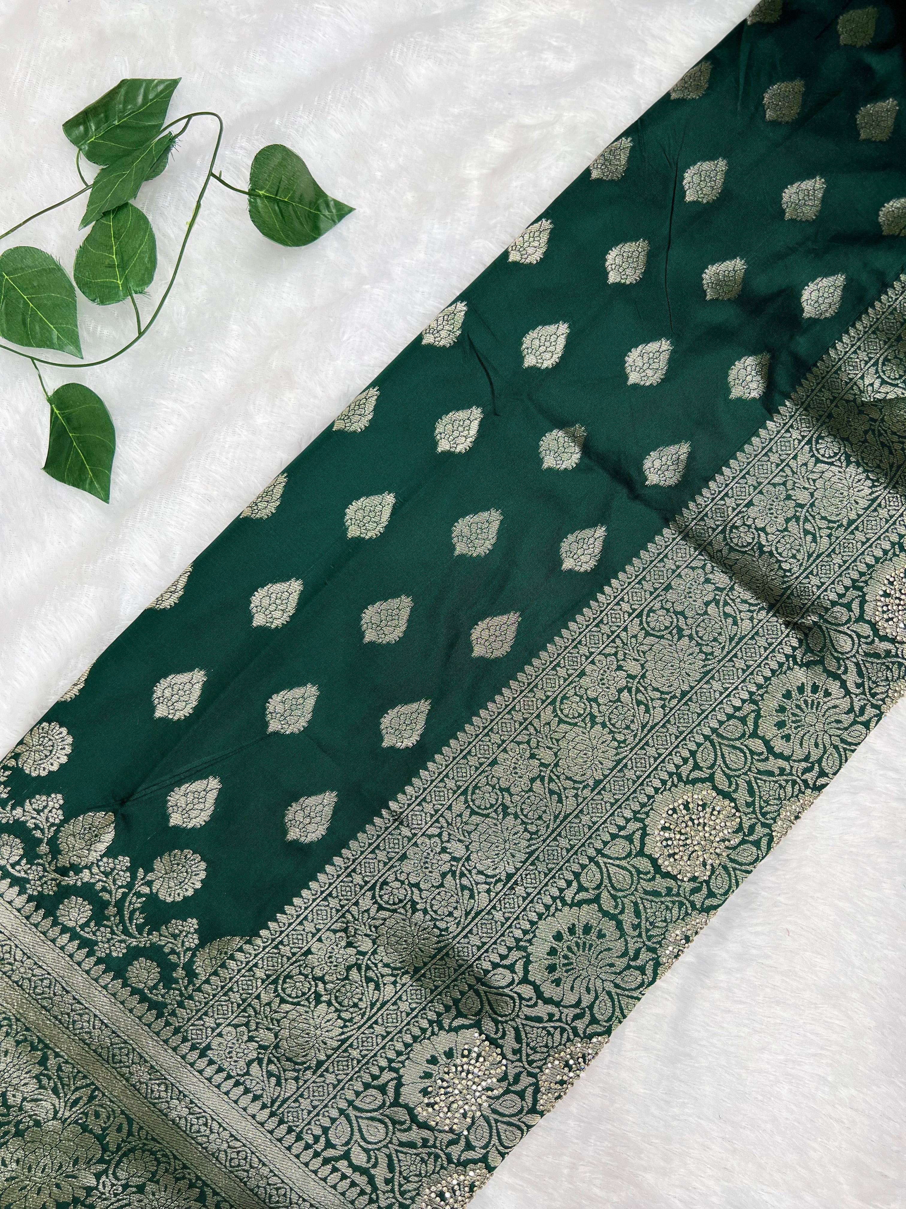 Amolika Premium Soft Silk Saree With Heavy Zari Border & Unstitched Blouse Piece (Bottle Green)(1)