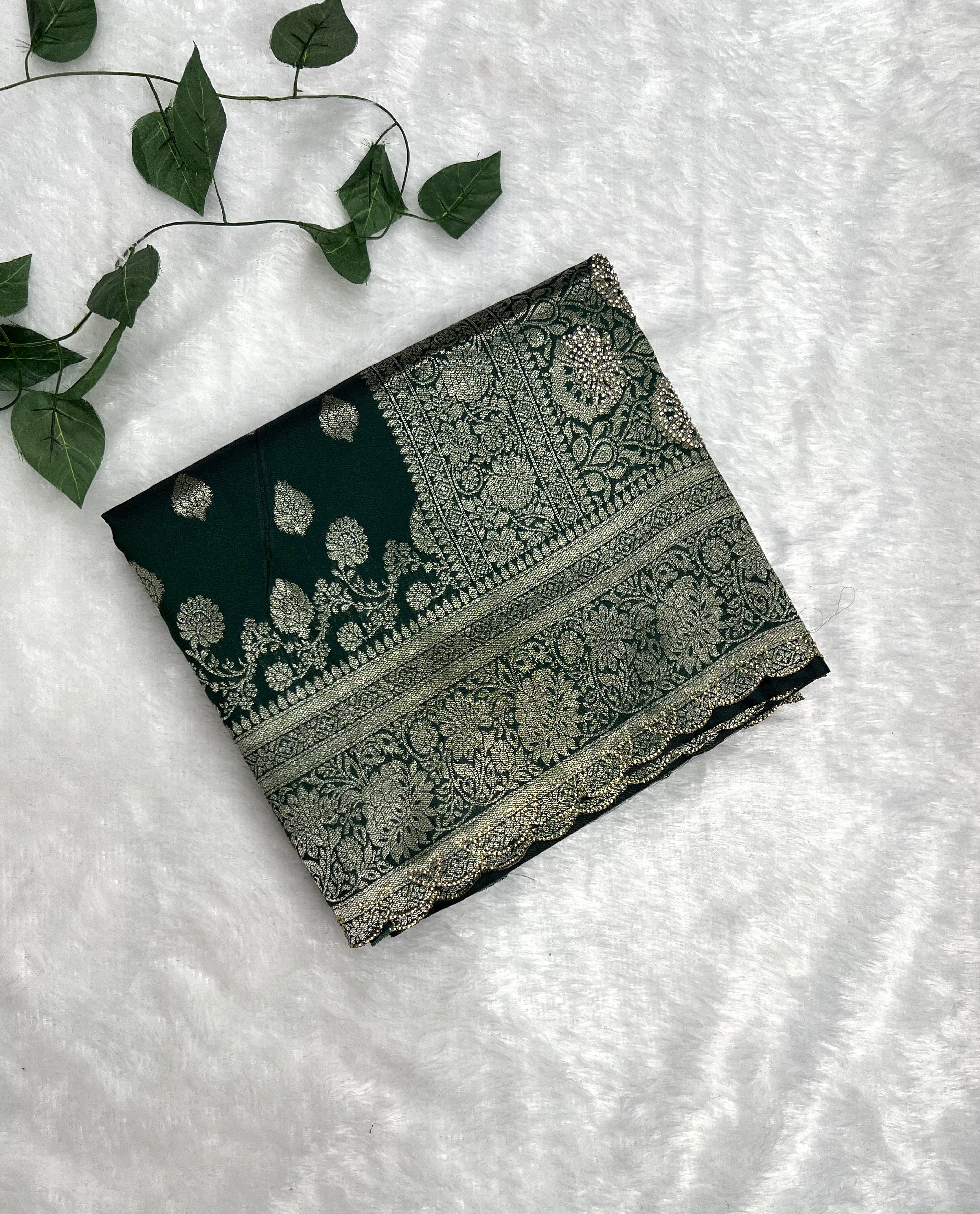 Amolika Premium Soft Silk Saree With Heavy Zari Border & Unstitched Blouse Piece (Bottle Green)(3)