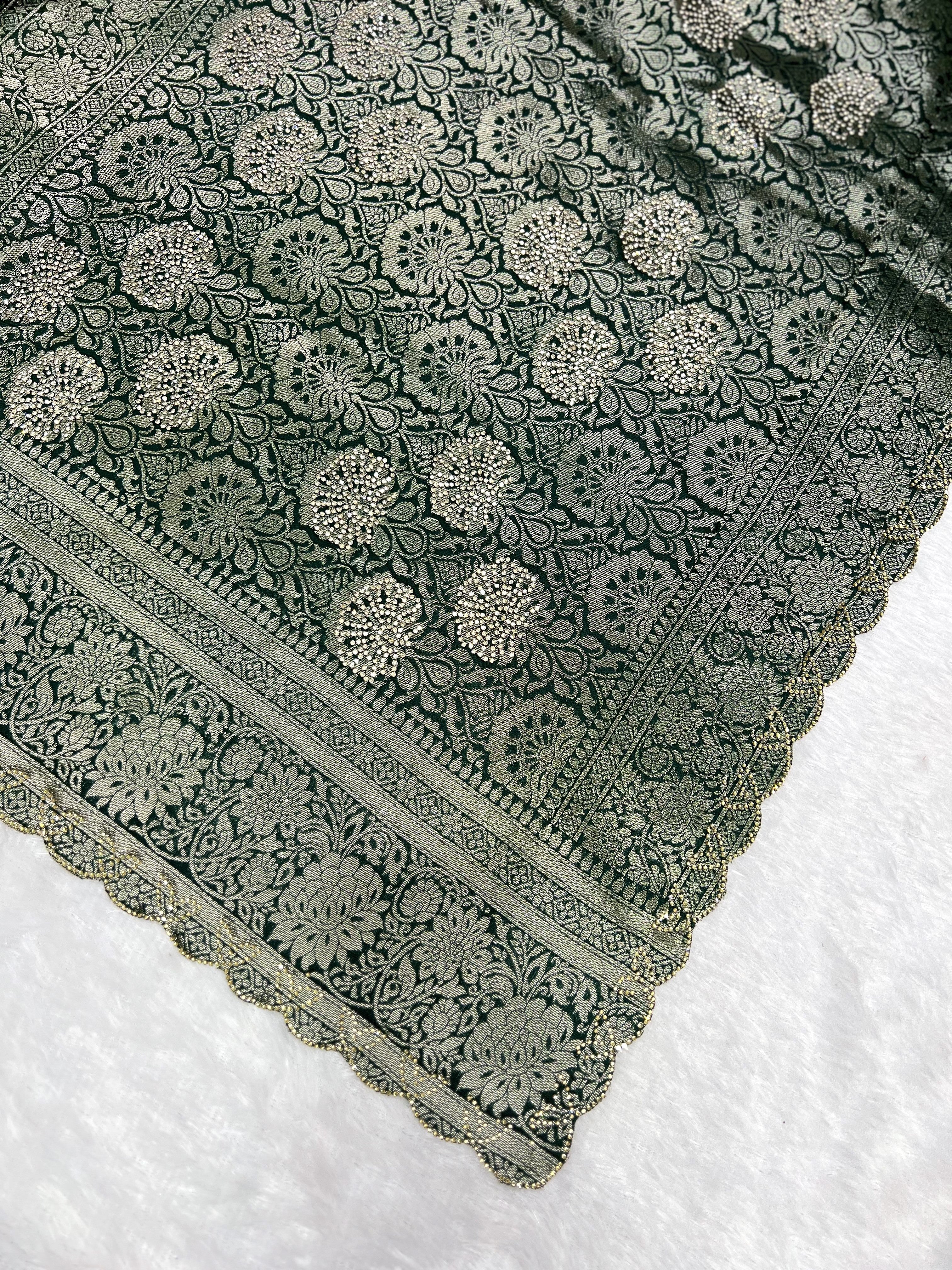 Amolika Premium Soft Silk Saree With Heavy Zari Border & Unstitched Blouse Piece (Bottle Green)(6)