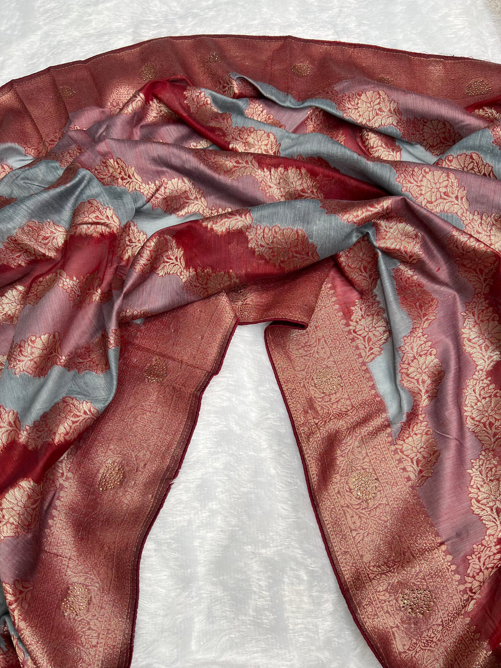 Amolika Sarees Festive Wear Banarasi RO Silk Saree With Floral Zari Motifs – Maroon & Grey With Unstitched Blouse