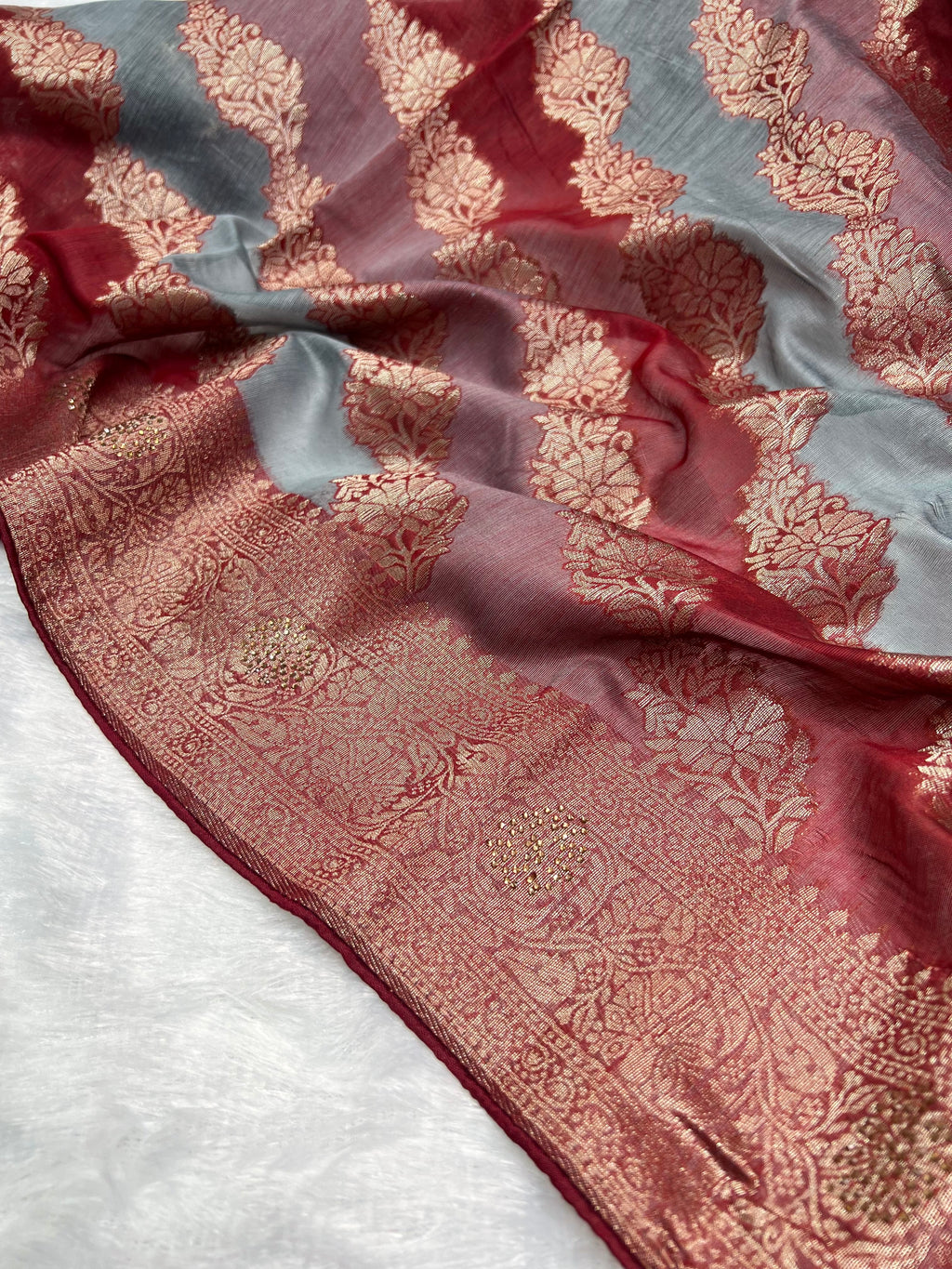 Amolika Sarees Festive Wear Banarasi RO Silk Saree With Floral Zari Motifs – Maroon & Grey With Unstitched Blouse