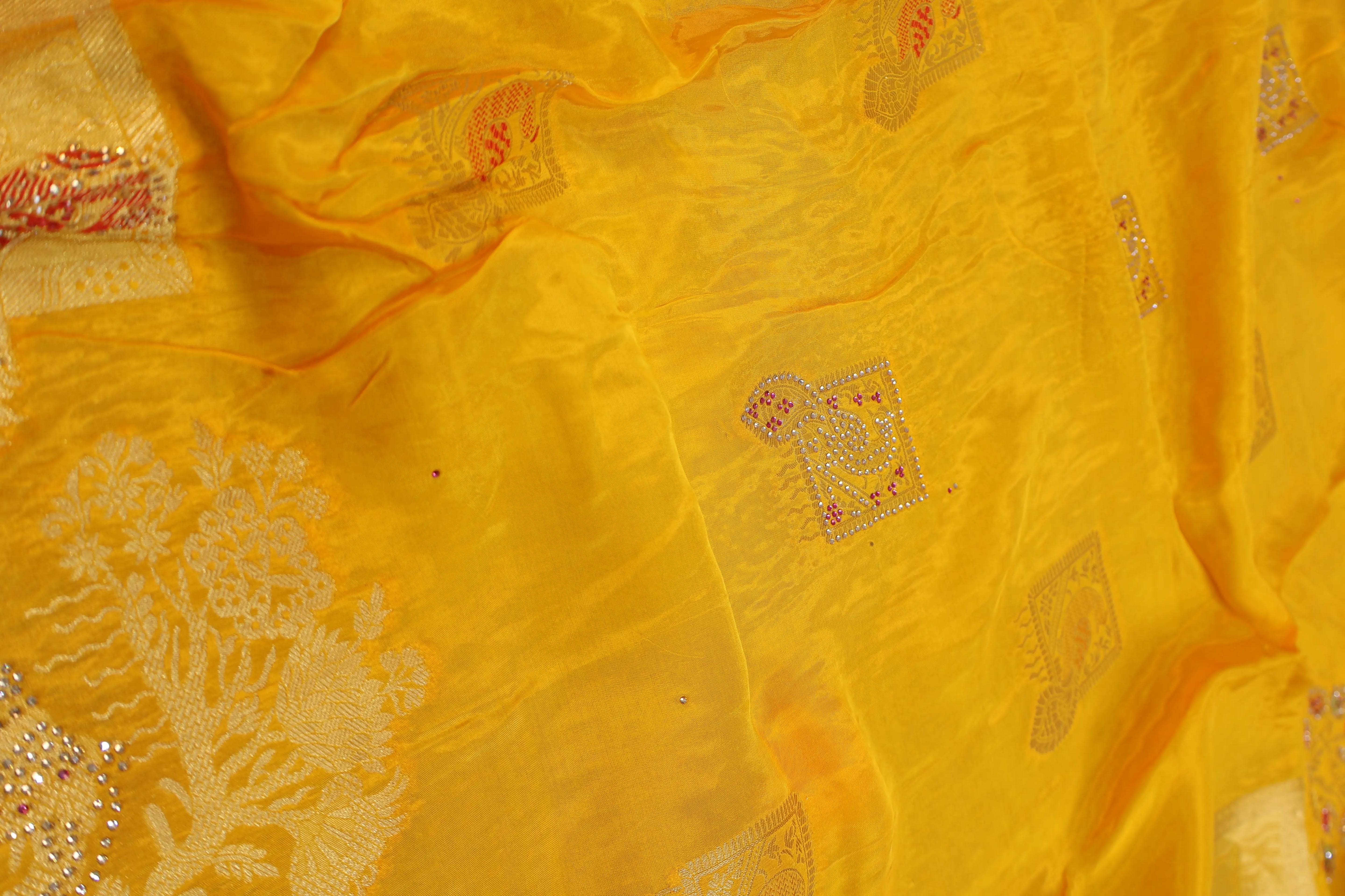HO Silk Saree With Unstitched Blouse Piece DA-2940