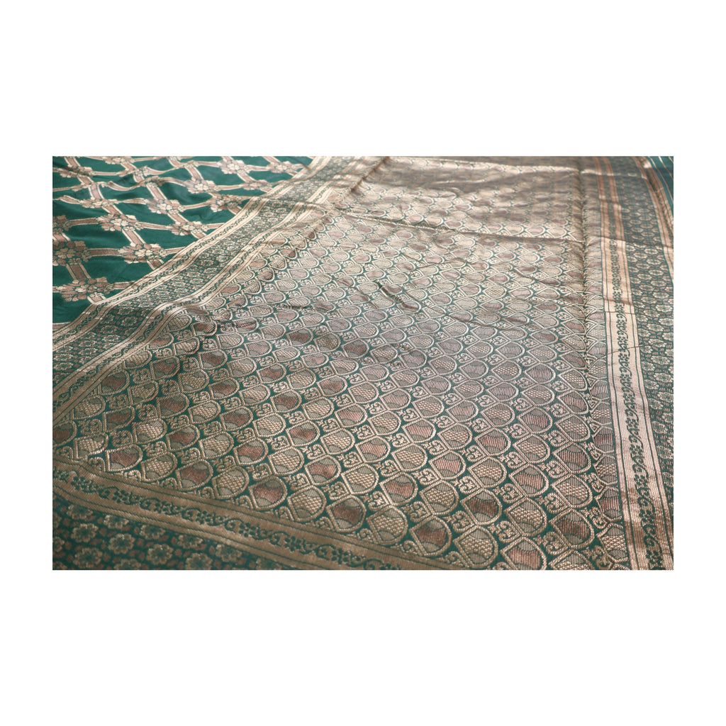 Banarasi Bottle Green Silk Saree With Unstitched Blouse Piece AM - 1286 - Amolika Sarees