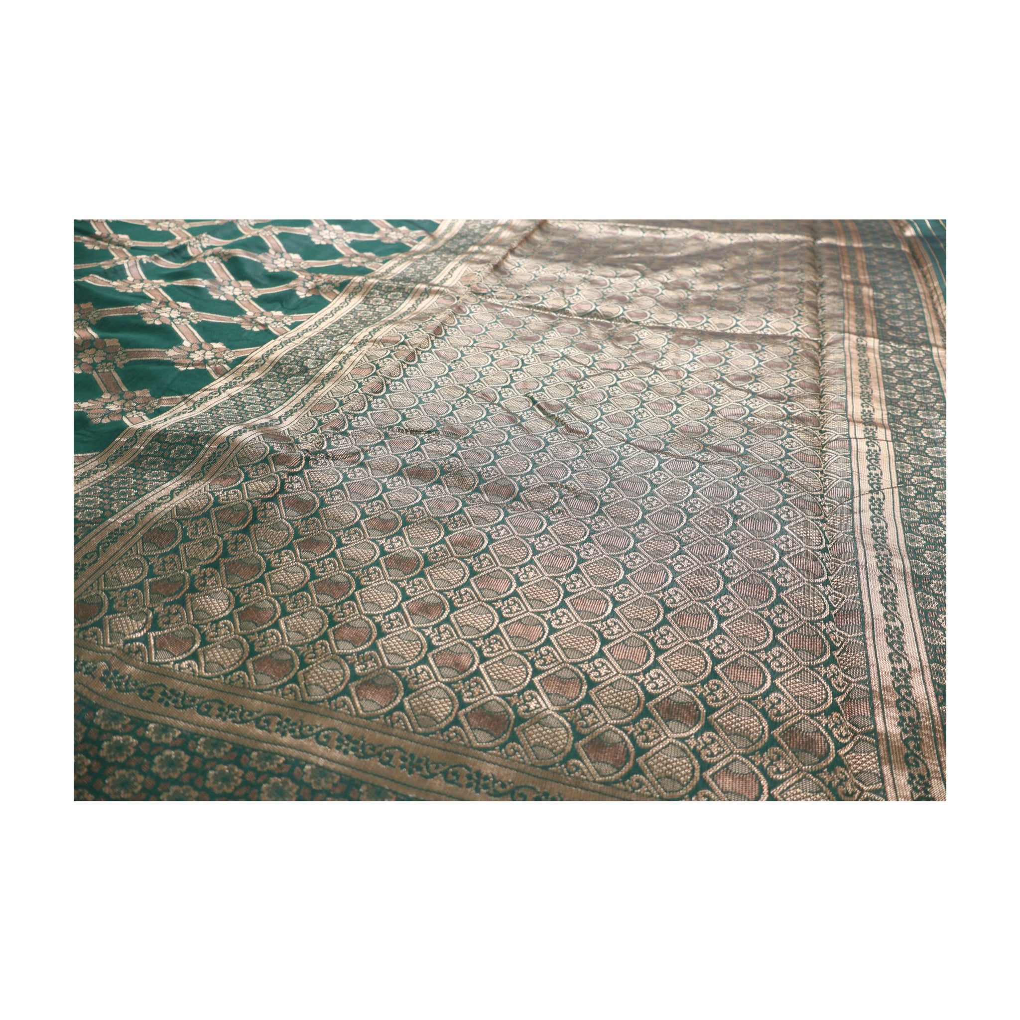 Banarasi Bottle Green Silk Saree With Unstitched Blouse Piece AM - 1286 - Amolika Sarees