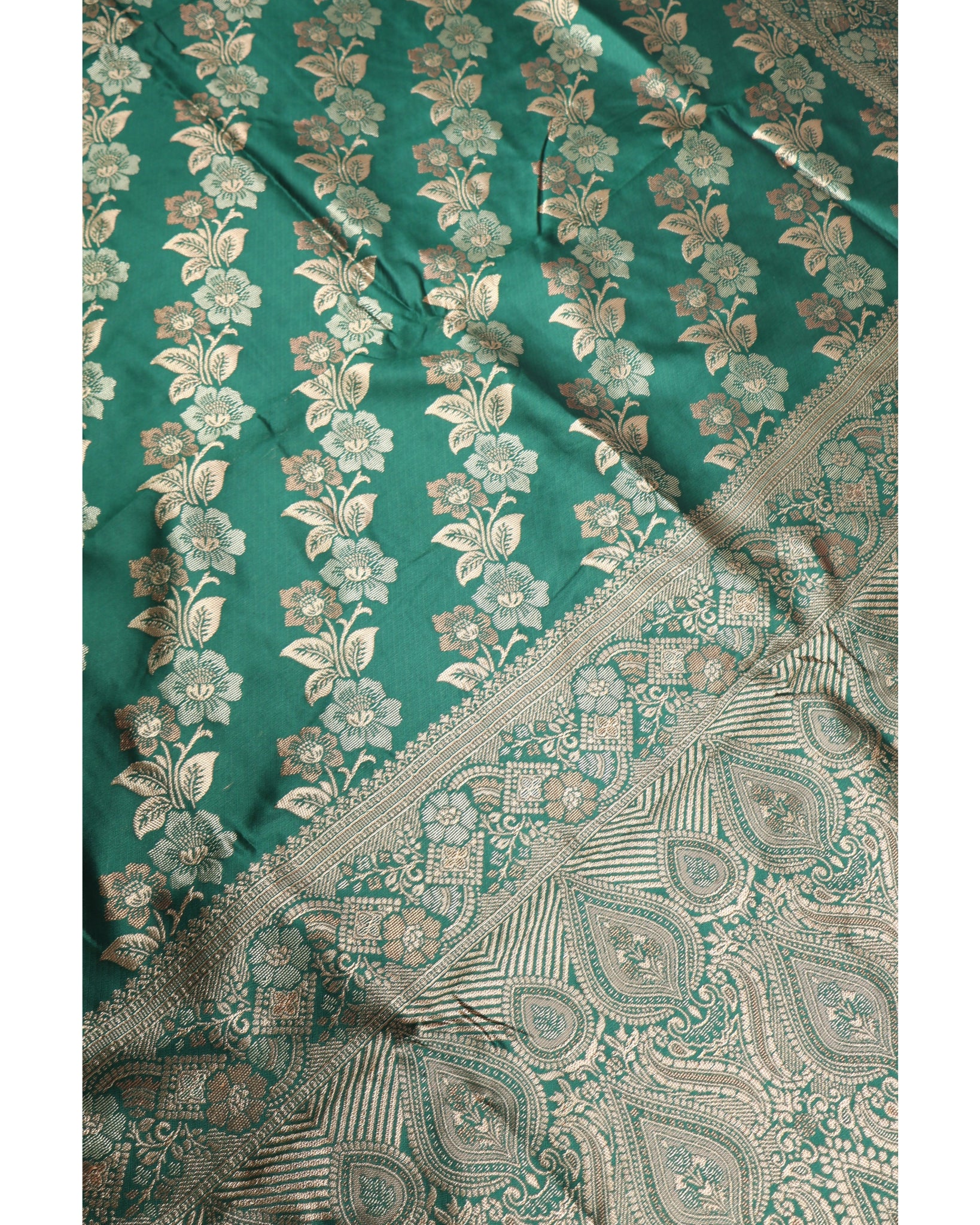 Banarasi Bottle Green Silk Saree With Unstitched Blouse Piece AM - 1312 - Amolika Sarees