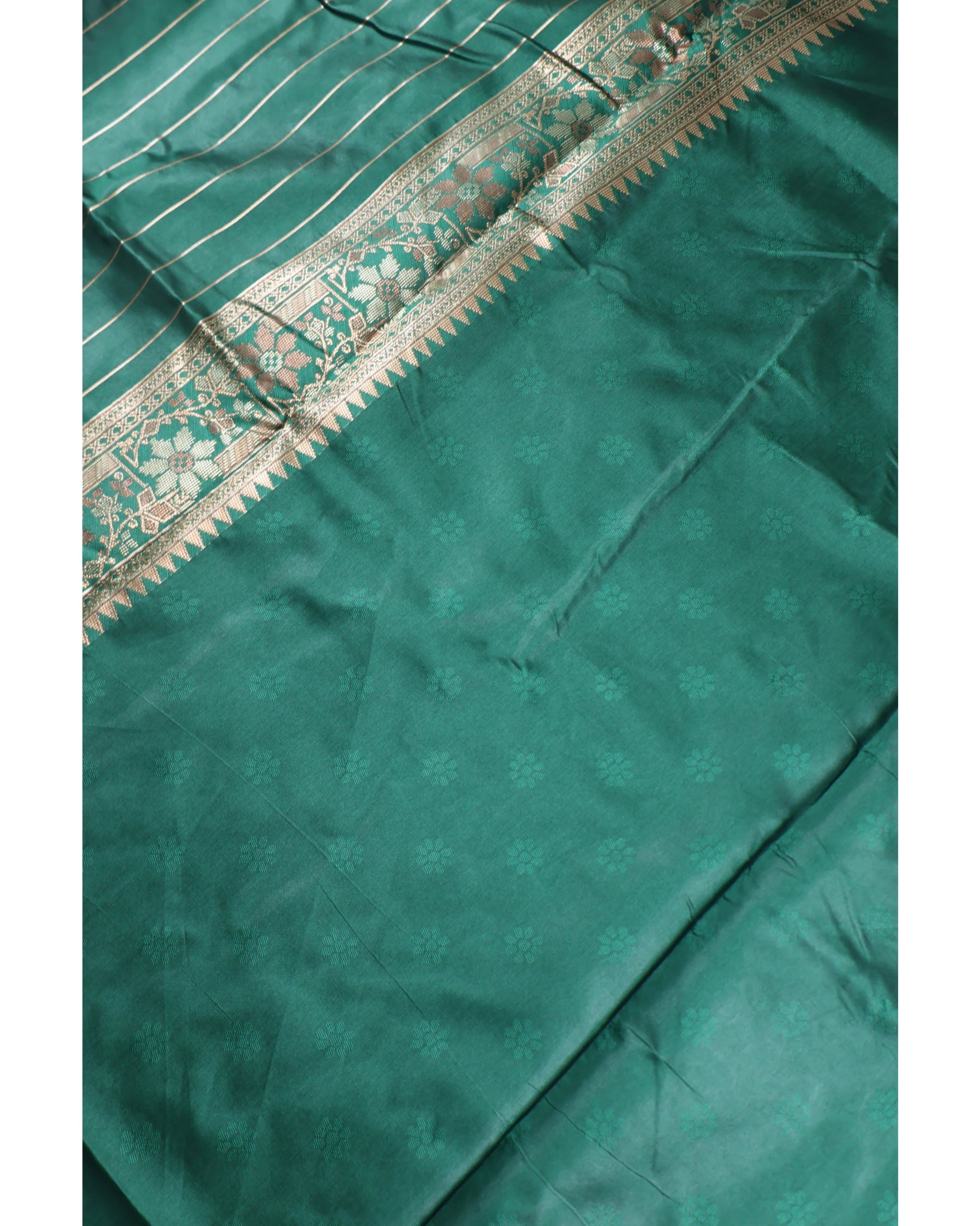 Banarasi Bottle Green Silk Saree With Unstitched Blouse Piece AM - 1313 - Amolika Sarees