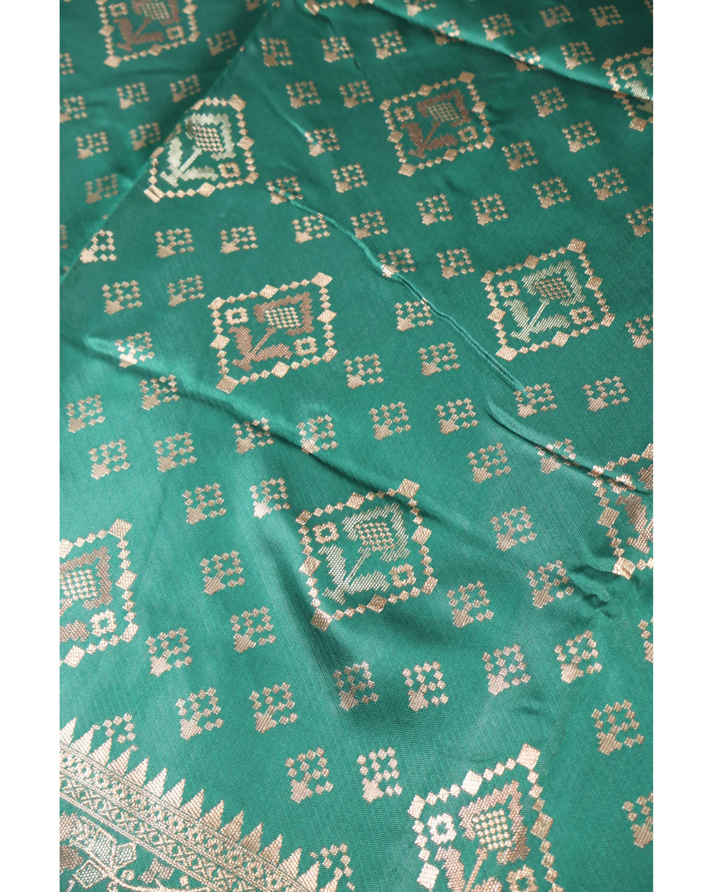 Banarasi Bottle Green Silk Saree With Unstitched Blouse Piece AM - 1313 - Amolika Sarees