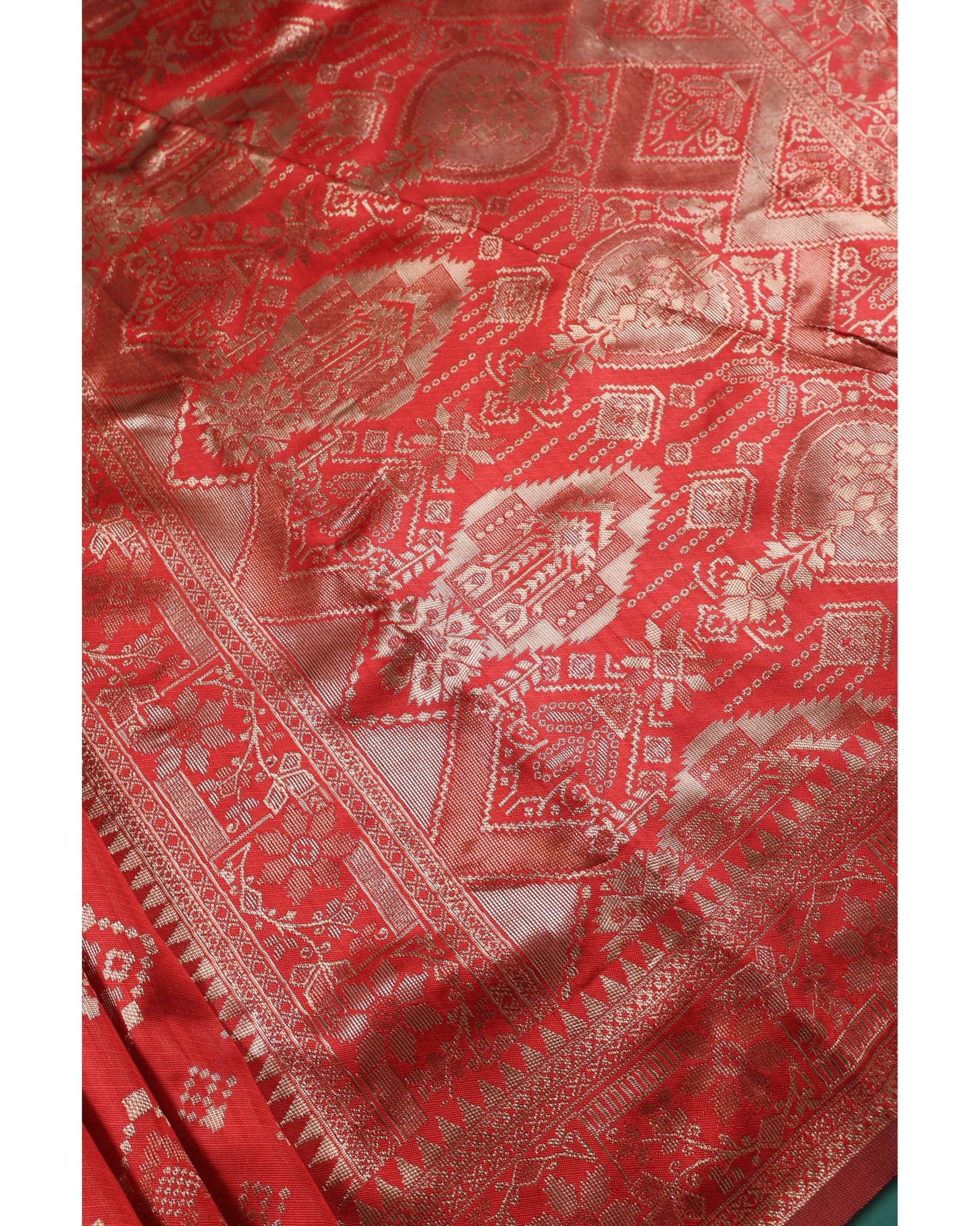 Banarasi Red Silk Saree With Unstitched Blouse Piece AM - 1313 - Amolika Sarees